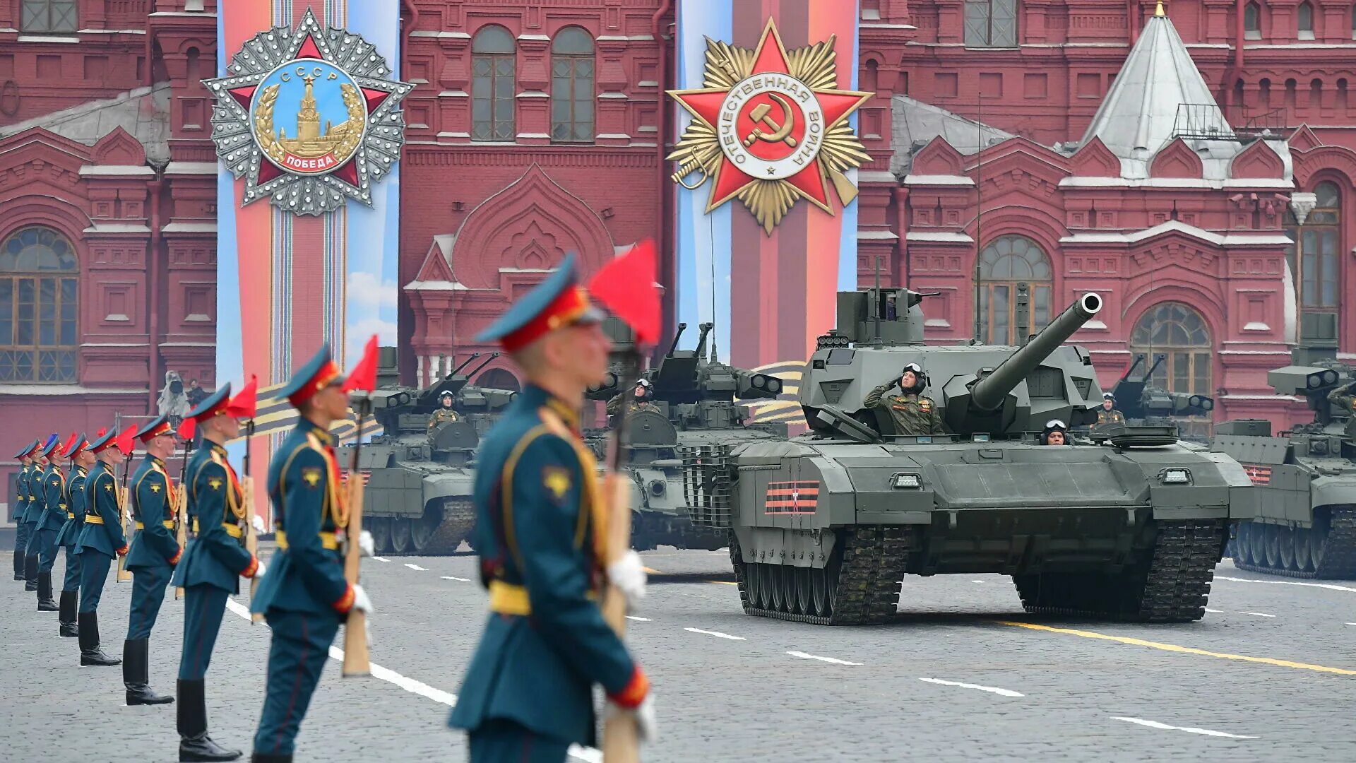 Парад какая техника. Парад военной техники в Москве 9 мая 2021. Парад Победы в Москве 2023г. 9 Мая день Победы парад на красной площади. Диктор парада Победы 2020.