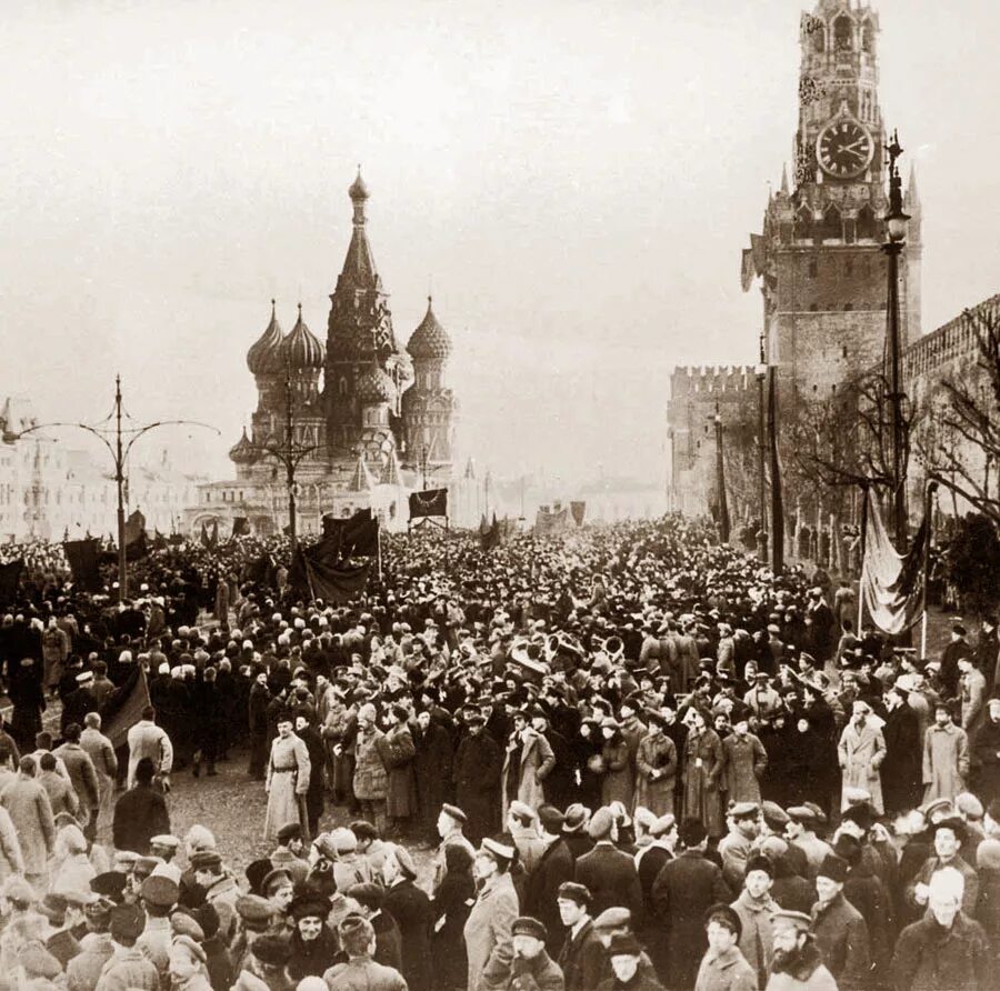 Год красной революции. Революция 1917 г. в Москве. Октябрьская революция в Москве Кремль 1917. Февральская революция 1917 на красной площади. Москва 1917 год.