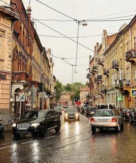 Девушки, тачки и кофеек: повседневная жизнь Львова в фотографиях.