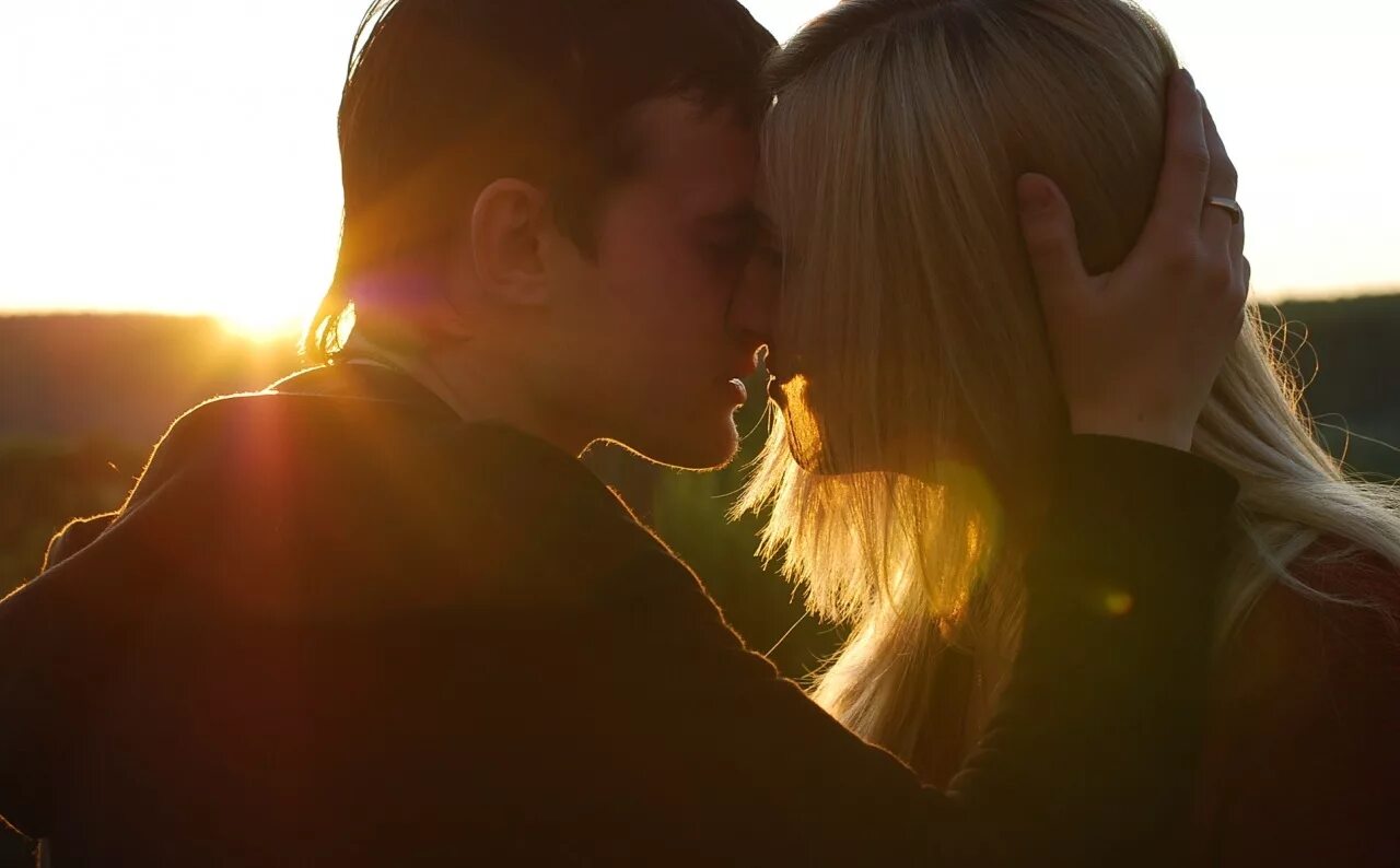 девушка блондинка парень. светленькая девушка с парнем. девушка блондинка парень. светленькая девушка с парнем. блондинка и брюнет.