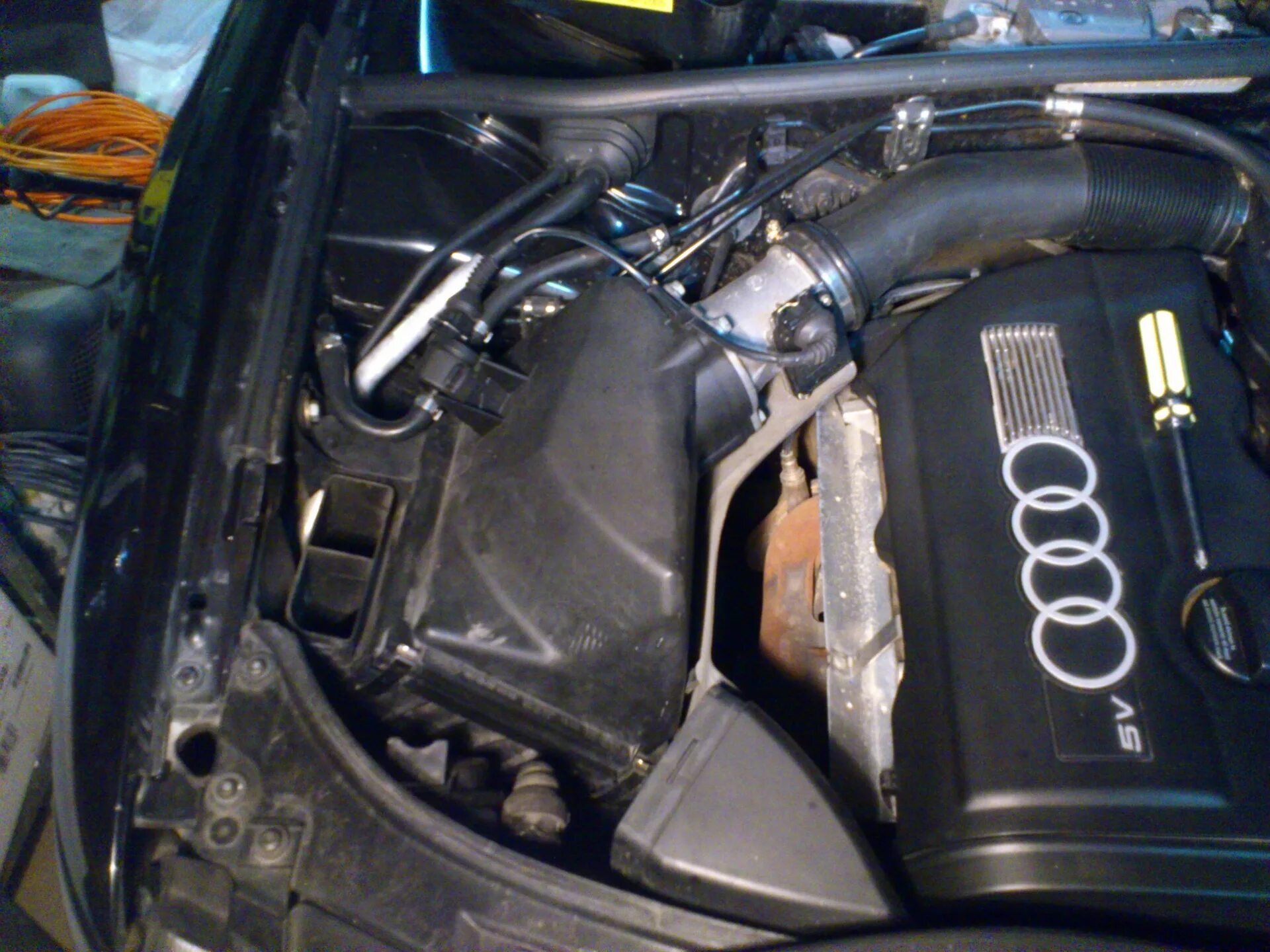 Воздуха ауди с4. Лямбда зонд Ауди а6 с5 2.8. Audi a6 c6 Cold Intake. Ауди а4 б5 1.8 турбо. Ауди а4 б5 1.6 ADP.