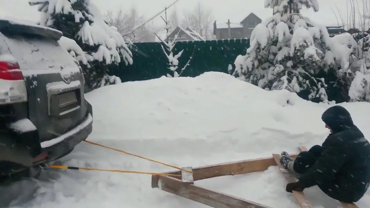 Как чистить снег видео. Снежный отвал prado 150. волокуша для уборки снега автомобилем. приспособление для расчистки снега машиной. треугольник для расчистки снега.