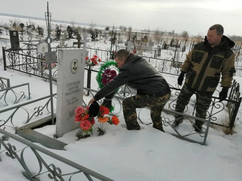 Памяти ушедших земляков краснотурьинск. Сквер памяти афганцев москва. Памяти ушедших земляков краснотурьинск. Памяти ушедших земляков краснотурьинск. Александр флеер краснотурьинск.