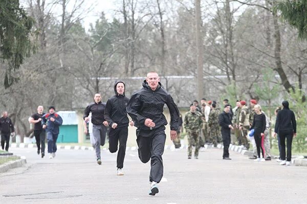 Физподготовка ОМОН. ОМОН физическая подготовка. Нормативы ОМОН. Омоновцы физическая подготовка.