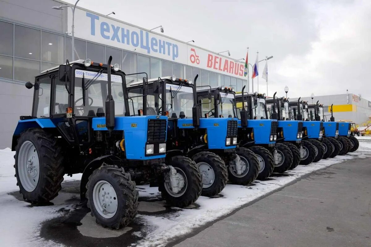Заводи трактор. Тракторный завод мтз 82. трактор &quot;беларус-82.1&quot; (мтз). завод тракторов беларусь мтз 82. беларус 82 тракторный завод.