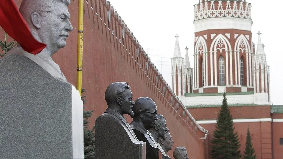 Наследие кремлевских вождей. Кремлевская больница Сталин. Проснись Сталин они охуели.