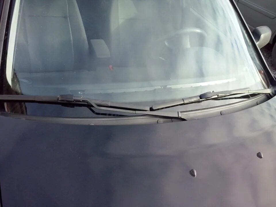 Режим дворников приора. Поводок держатель дворника на терамонт. Разъем стеклоочистителя приора. Lada priora дворники. Приора 1 люкс дворники.