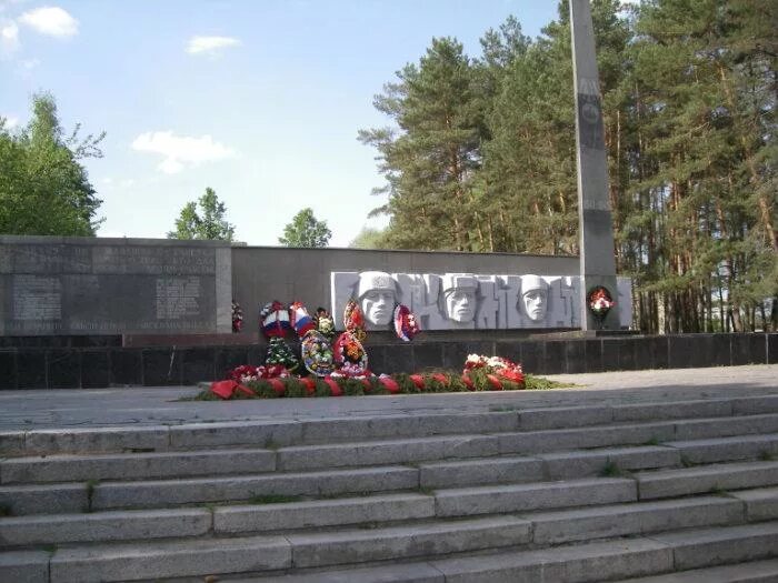 Город Кременки мемориал. Город Кременки Калужской области вечный огонь. Г Кременки Жуковский район Калужская область. Кремёнки Калужская мемориал.