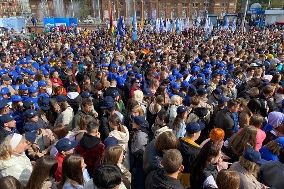 120 тыс человек. Шествие студентов. Парад студентов. Парад студенчества Иркутск. Мероприятие на 7 тысяч человек.