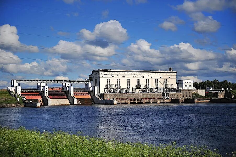 Г подпорожье ленинградская. Река свирь подпорожье. Храм в подпорожье ленинградской области. Памятники деревянного зодчества подпорожье. Подпорожье ленинградская область.