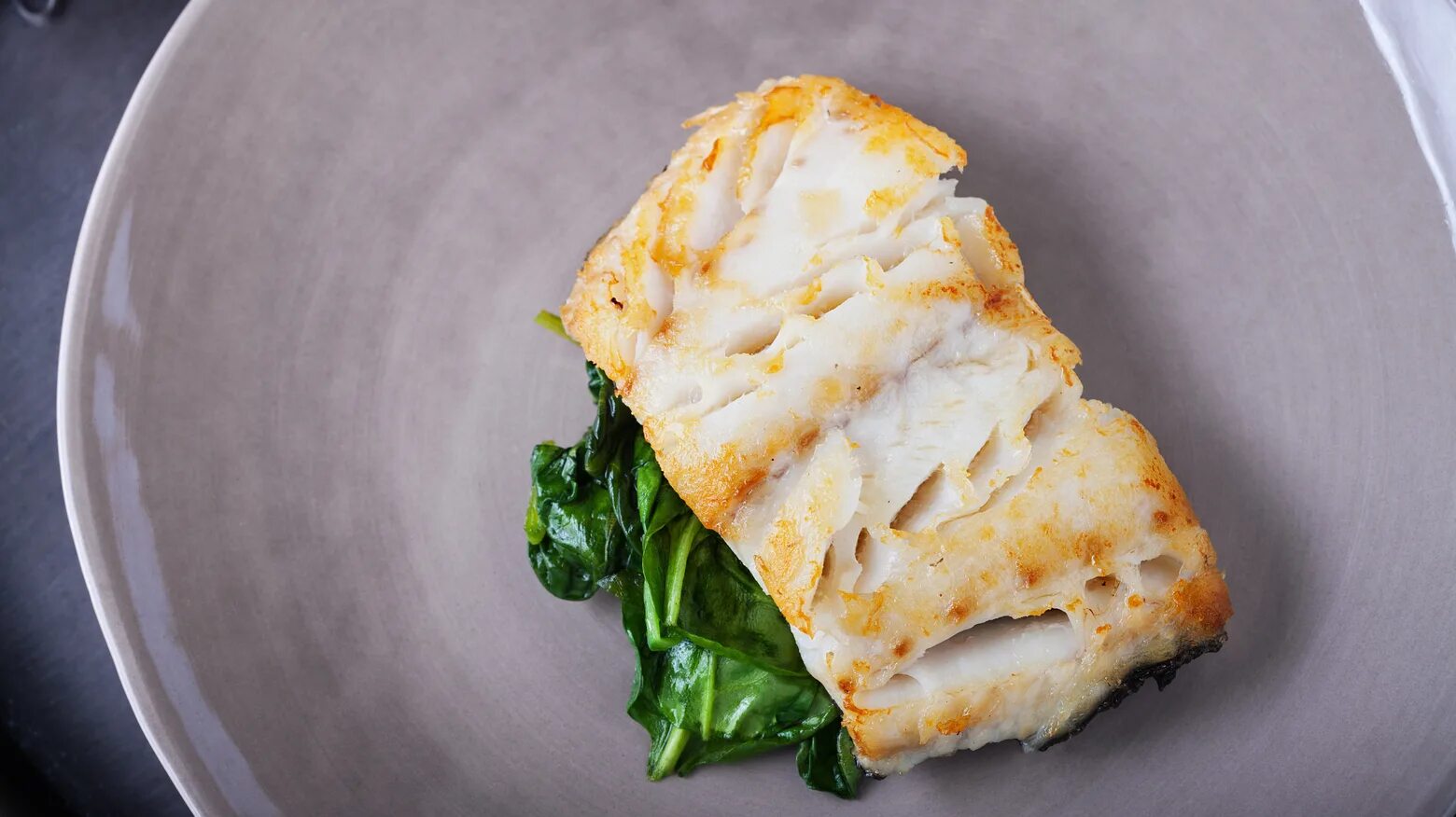 Судак со шпинатом. Треска со шпинатом. Сибас шпинат черри. Каннеллони с рикоттой и шпинатом. Палтус с брокколи.