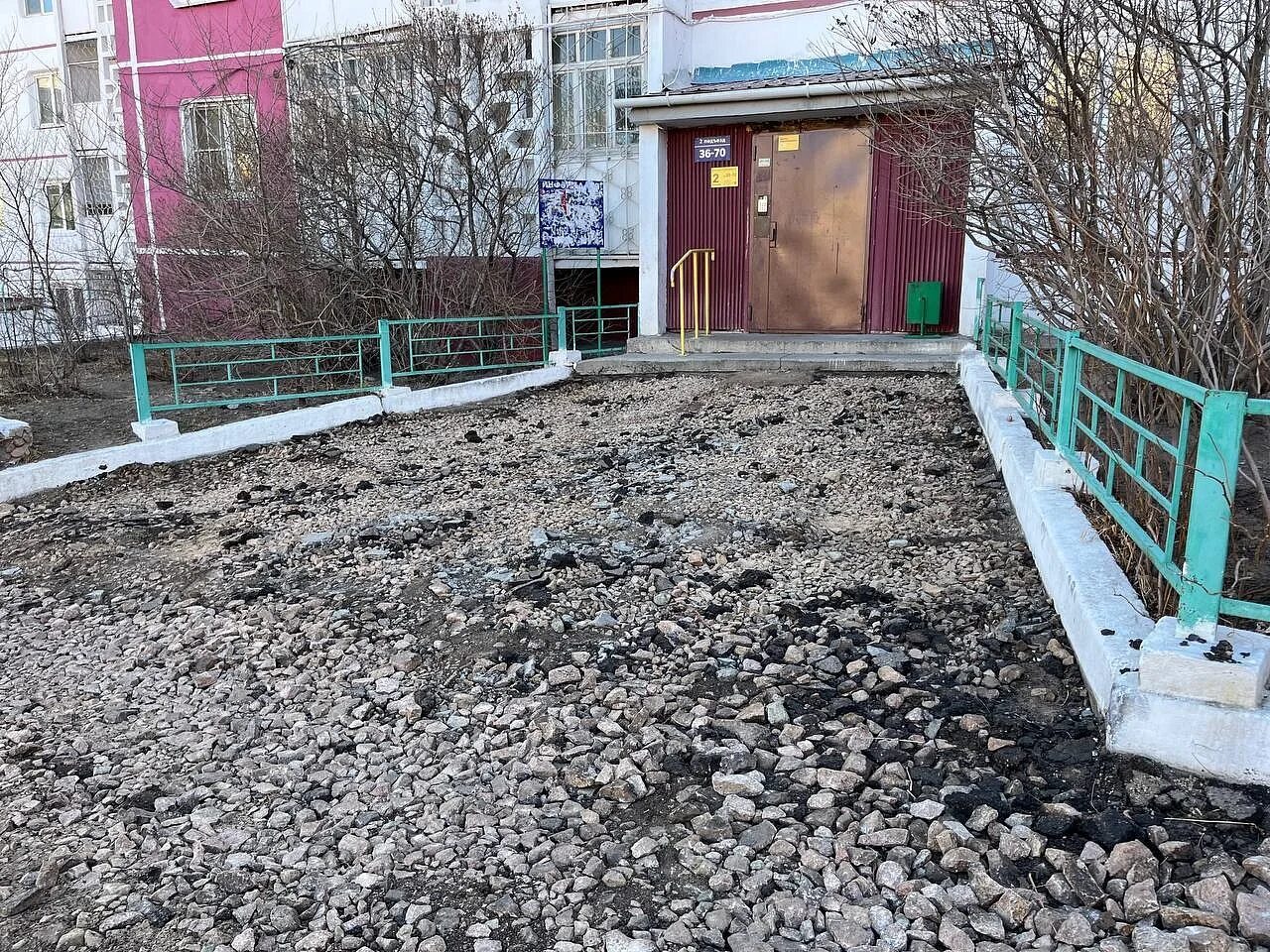 Благоустроенные в улан удэ. Дворовые территории. во дворе. двор дома. кладбище улан-удэ.