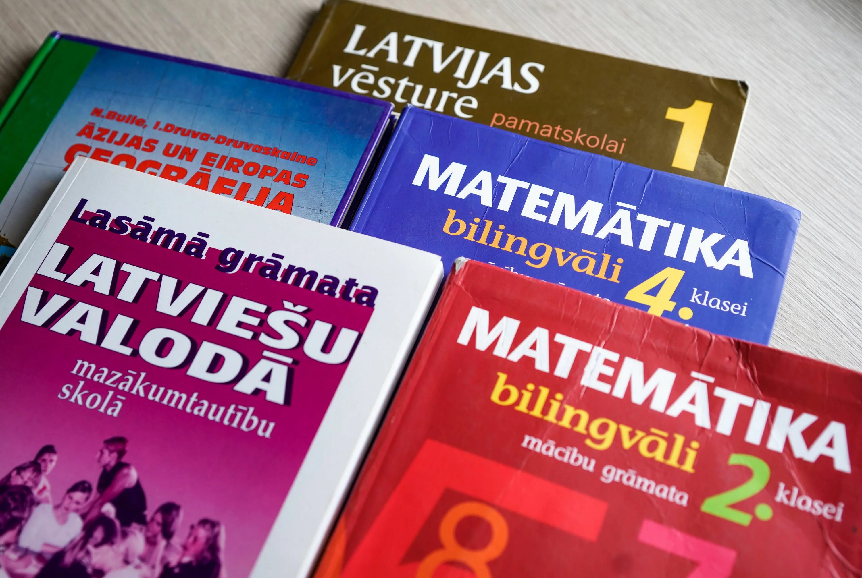 Какой язык в латвии. Учебник латышского языка. учебники латвии. латвийский язык. книга латышский язык.