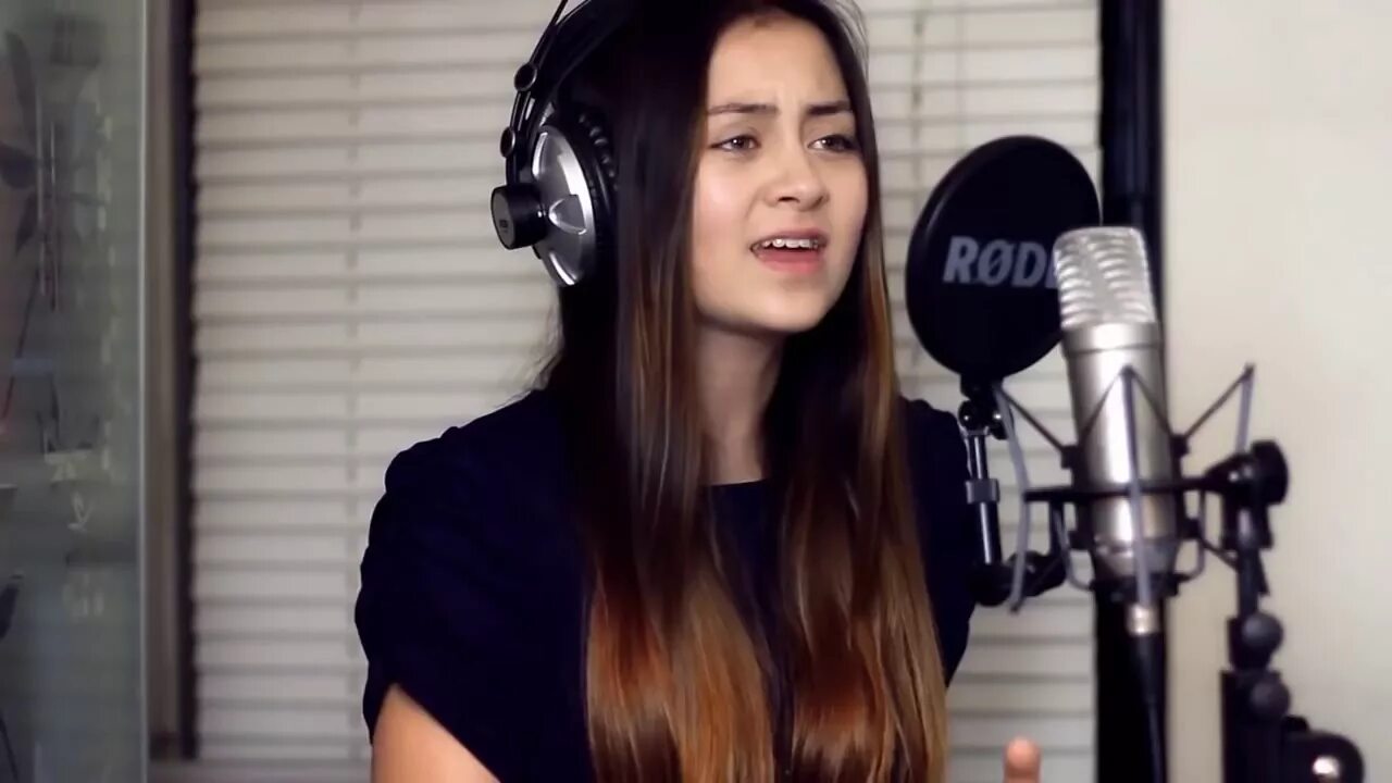 2 девочки красиво поют. Jasmine Thompson 2023.