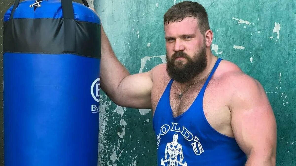 Сарычев бицепс. Сарычев 180 кг. Пауэрлифтер кирилл сарычев. Пауэрлифтер кирилл сарычев. Сарычев бицепс.