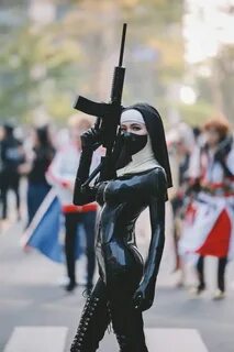 Косплей монашки