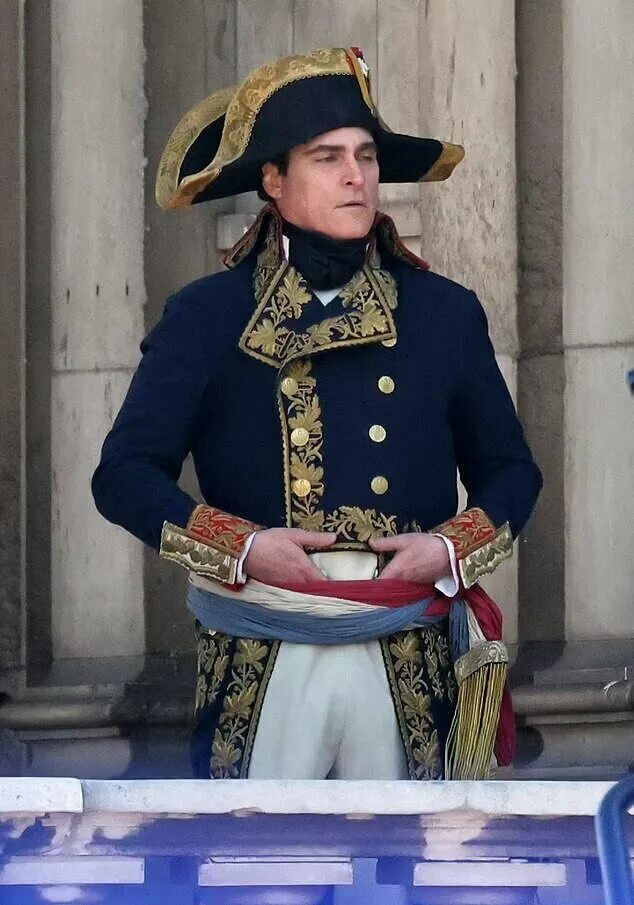 наполеон постер. наполеон ридли скотт. сериал наполеон 2023. наполеон 2023 сюжет. наполеон бонапарт хоакин феникс.