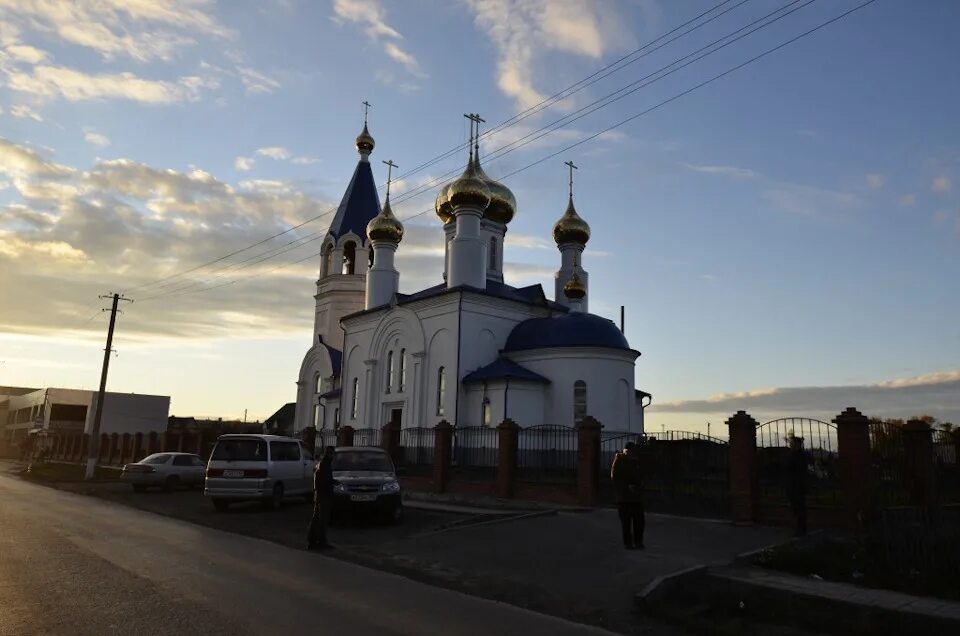 Церковь в Барабинске Новосибирской области. Церковь Георгия Победоносца, Барабинск. Храмы в городе Барабинска. Барабинск храм всех скорбящих радость.