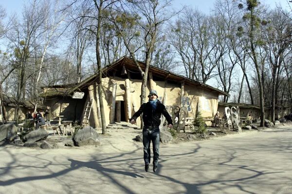 Уехать хата. Коробовы хутора Харьков. Пьяна хата в Харькове ресторан.