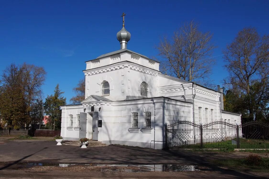 Мощи в вышнем волочке. Александро Невская Церковь Вышний Волочек. Вышний Волочек храм Николая Чудотворца. Храм Успения Пресвятой Богородицы Вышний Волочек.