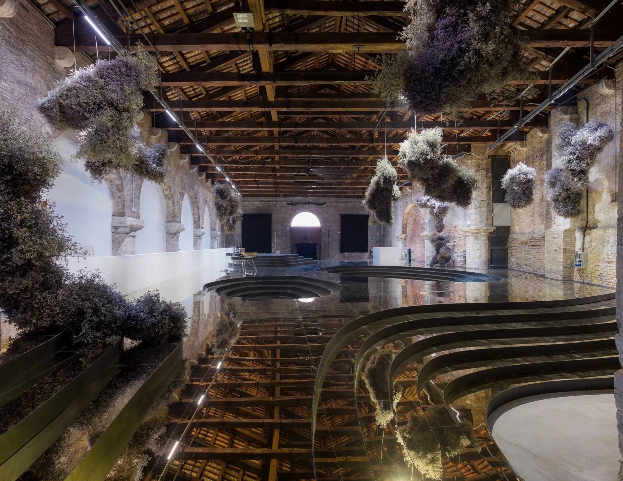 Биеннале современного искусства венеция. Biennale venezia. Биеннале в италии 2022. Венецианская биеннале современного искусства 2019. Выставка la biennale di venezia.