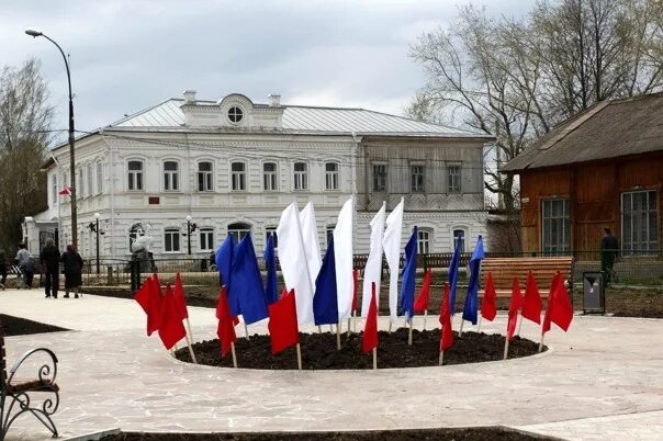 Погода в юсьве пермский. Село Юсьва Пермский край. Площадь славы Юсьва. Юсьва Юсьвинский район Пермский край. Юсьва администрация.