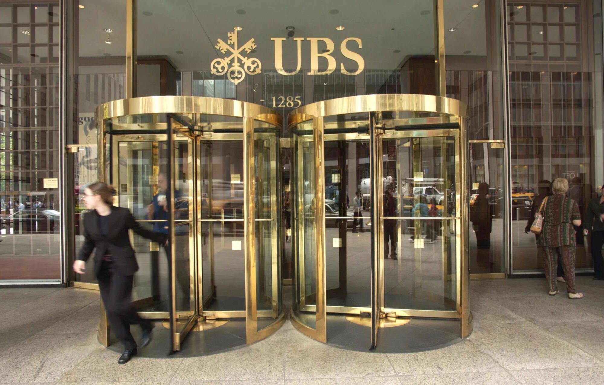 Банку ubs. UBS банк. UBS фото. UBS мини. UBS topish.