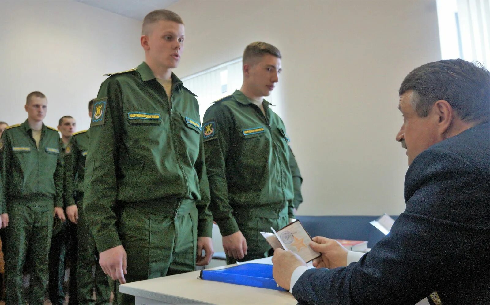 Мандатная комиссия в спорте. Мандатная комиссия в военном училище. Комиссия в вузе. Собрание военно комиссии. Мандатная комиссия.