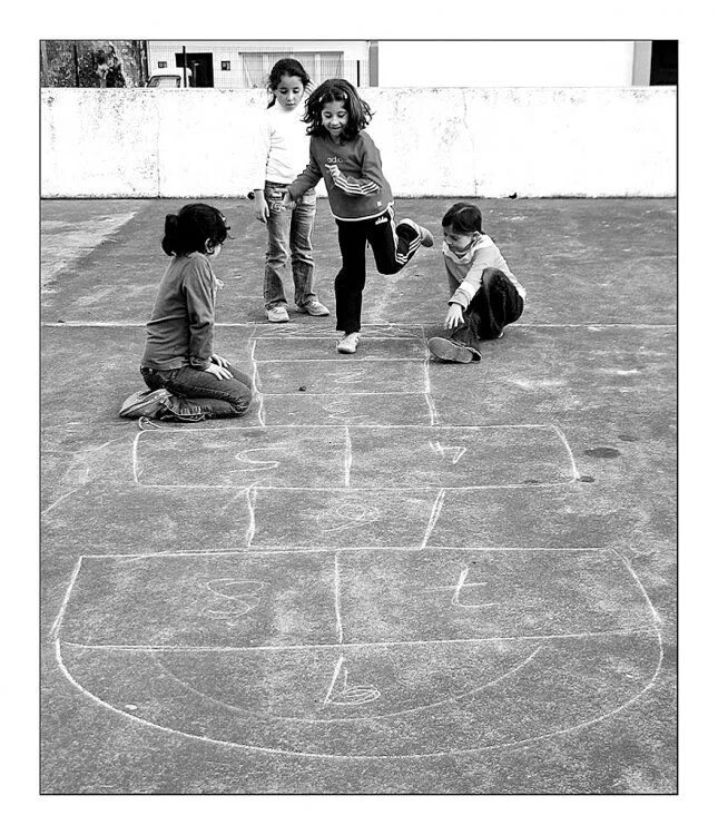 Советское детство игры во дворе. Игры нашего двора. Игры в которые играли в детстве. Советское детство. Детство советских детей.