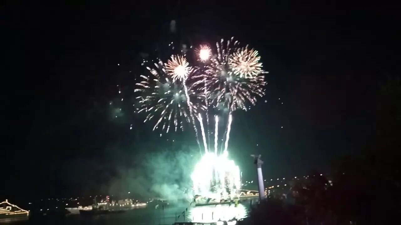 Салют приморский. День вмф севастополь салют. салют в честь вмф. день вмф в санкт-петербурге салют. салют в честь дня вмф.