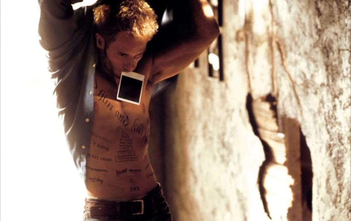 помни меня 2010. помни на русском языке. Gallery. кристофер нолан мементо. помни на русском языке.