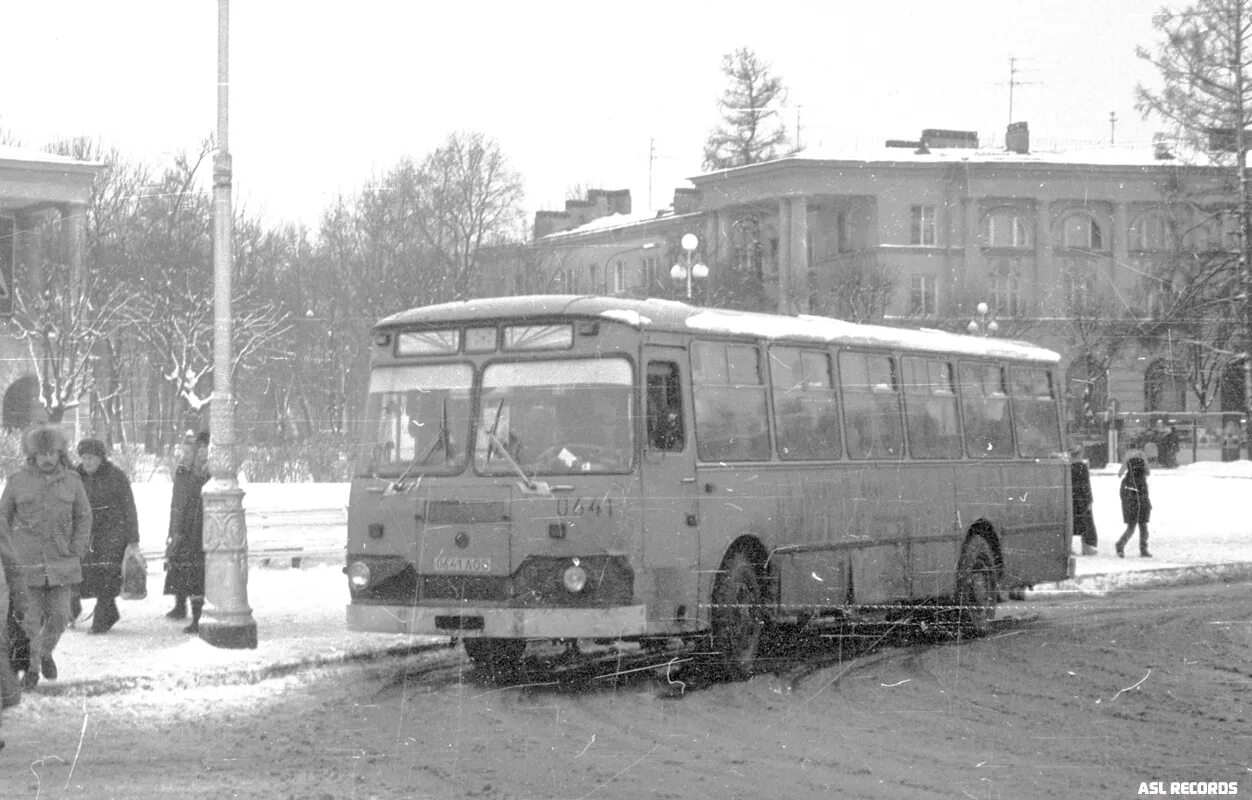 Автобус 52 пушкино. Автобусный парк г пушкин лиаз 677. автобусный парк где. пушкин лиаз 677. кировск автовокзал. автобусы пушкина.