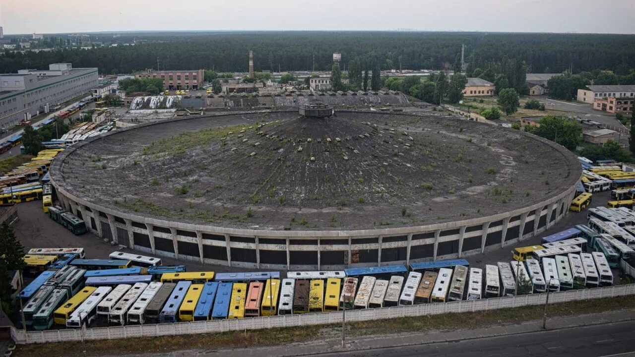 1 июля киев. Киевский Автобусный парк 7. Заброшенный Автобусный парк Киев. Седьмой Автобусный парк Киев. Автобусный парк номер 7 в Киеве.