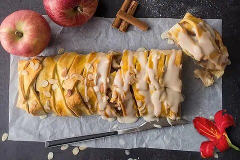 Штрудель с яблоками и корицей