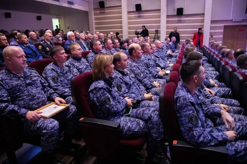 требуются охранники с лицензией. охранник воронеж. вакансии охранник воронежская область. крапаликами. требуется охранник.