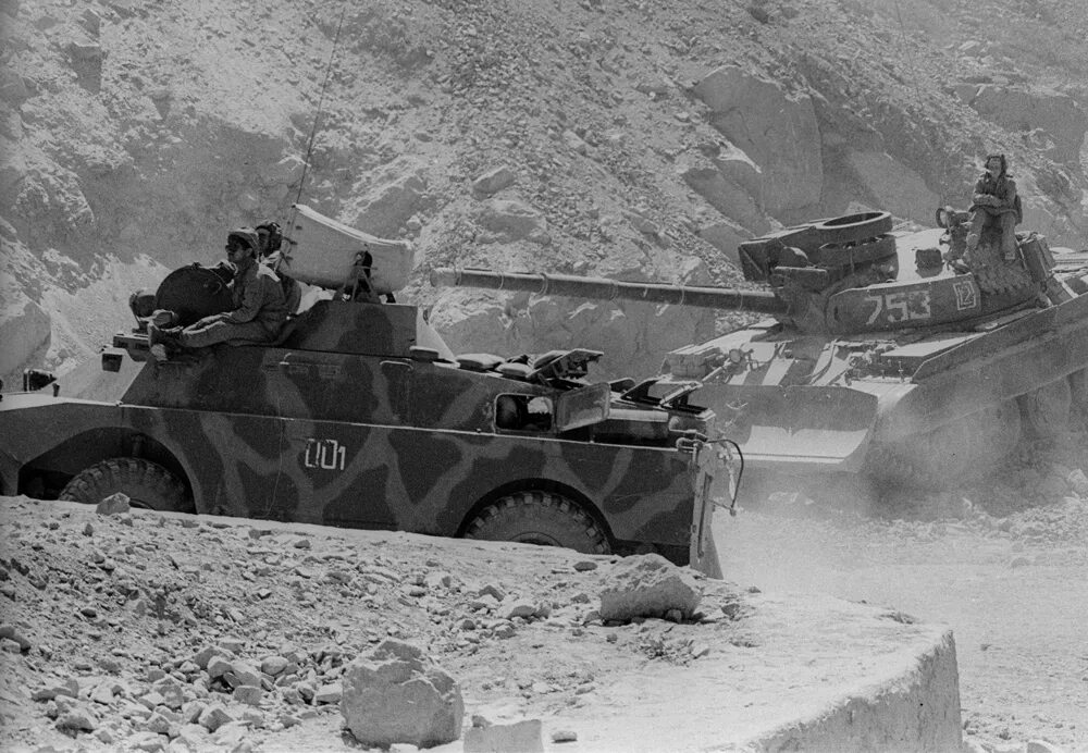 Кабул афганистане 1979. Брдм-2 в афганистане. Бойцы советской армии в афганистане. Горы афганистана война 1983. М16 в афганистане.