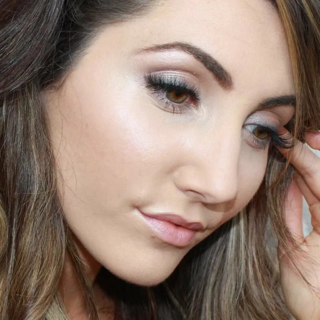 Дневной макияж. Естественный макияж для карих глаз. Повседневный макияж для карих. Повседневный макияж для карих. Вечерний макияж для карих глаз.