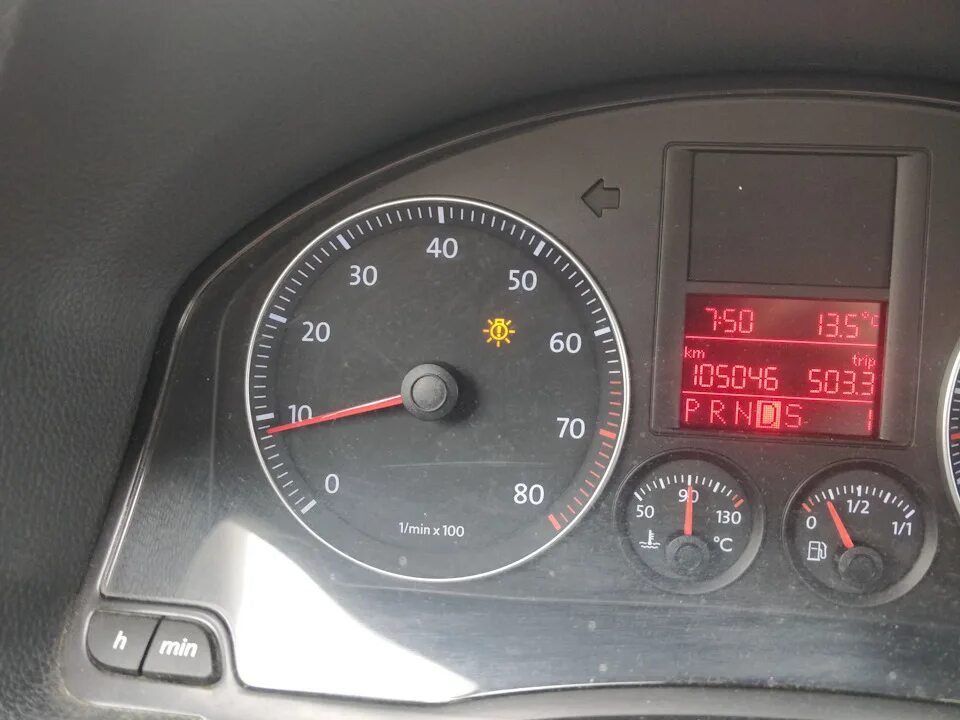 Джетта 6 ошибка. Jetta 5 горит лампочка. ошибка фольксваген джетта 6. загорелась ошибка лампочки фольксваген джетта 5. фольксваген джетта 6 горит желтый двигатель.
