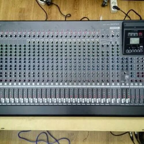 Yamaha 32. Пульт yamaha 32 канальный. Yamaha rio32. Yamaha 32. Yamaha цифровой микшер ls932.