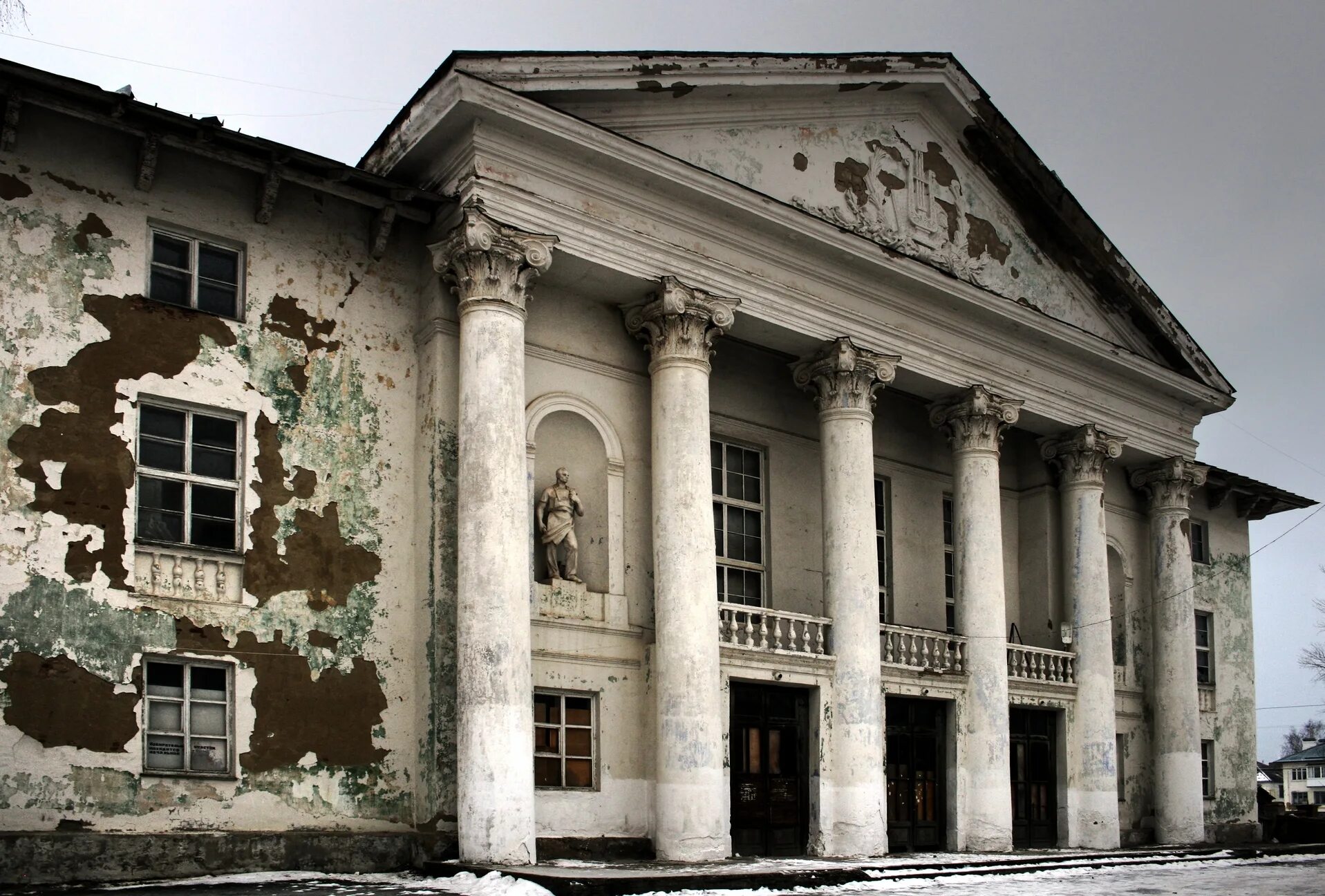 старый дк. заброшенные дк в москве. поселок октябрьский дом культуры. г. старый дк.