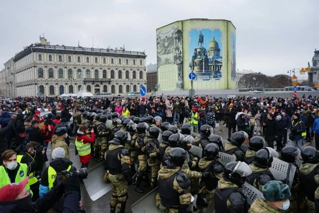 Журналисты Питера. Новости Питера. Народная журналистика СПБ. Блокирование здания протестующими картинки.