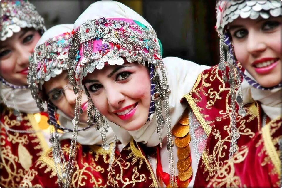 Turkey girls. Азербайджанский женский костюм с головным убором. Turkish girls. Turkish girls in National Dress.