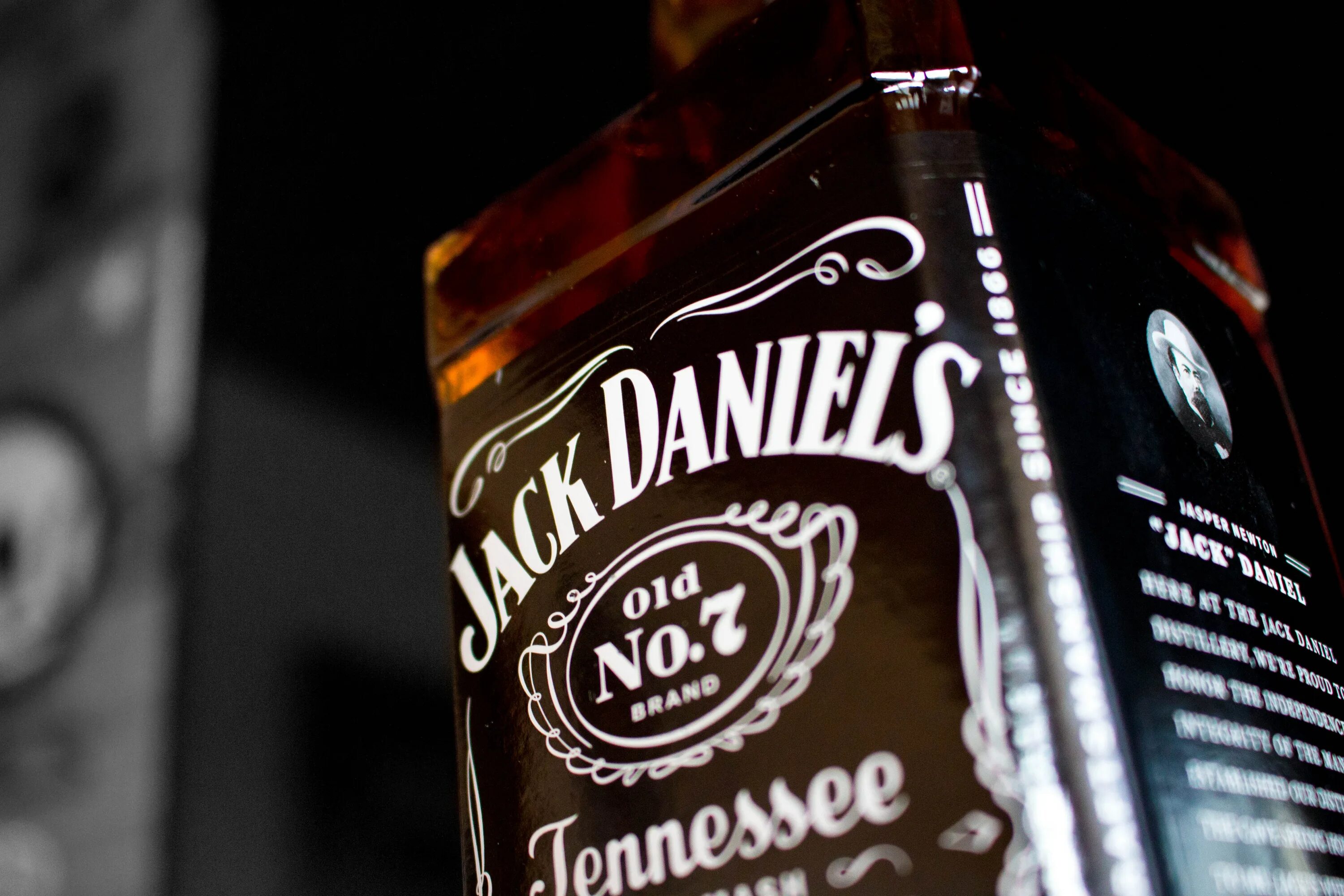 Джек дэниэлс это. Алкоголь Джек Дэниэлс. Джек Дэниел. Джек Дэниэлс 50 градусов.