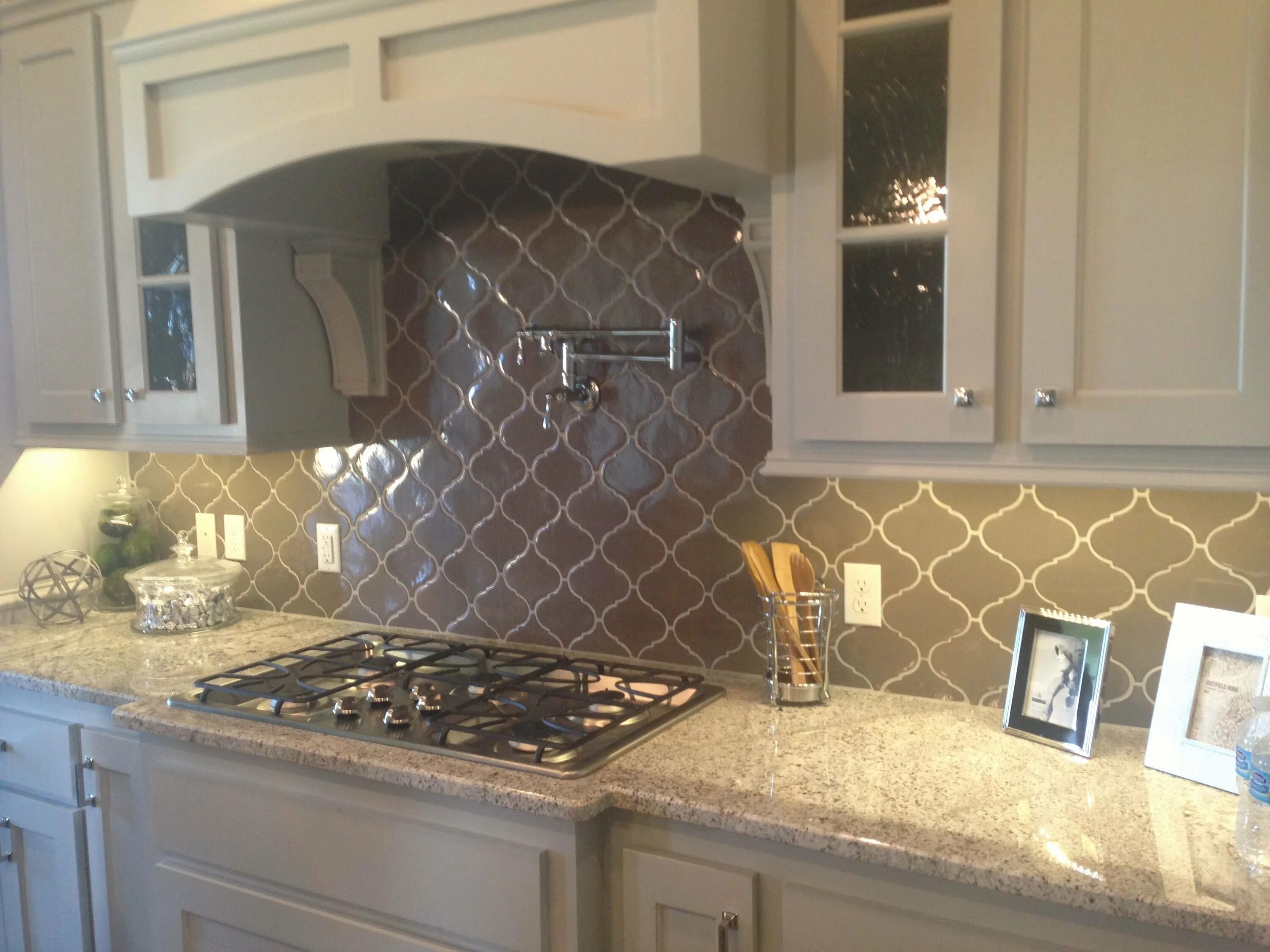 Плитка прима керамика, арабеска. Плитка backsplash арабеск. Плитка backsplash арабеск. Арабески керама марацци фартук. Плитка kerama marazzi арабески.