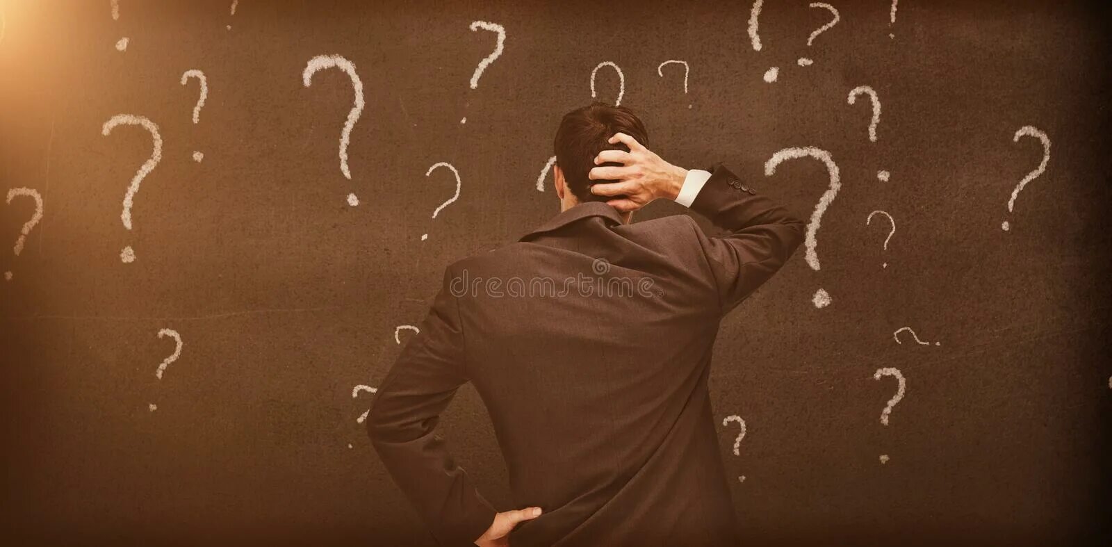 Вопросы для powerpoint. Человекмсо знаком вопроса. Вопросы девушке. Бизнесмен думает. Сомневающийся человек.