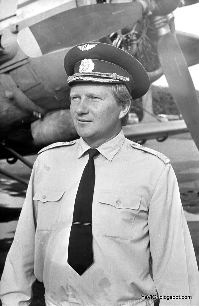Пилоты новосибирска. Летчик новосибирск. Су-34 липецкий авиацентр. Командир воздушного судна. Новосибирский пилот.