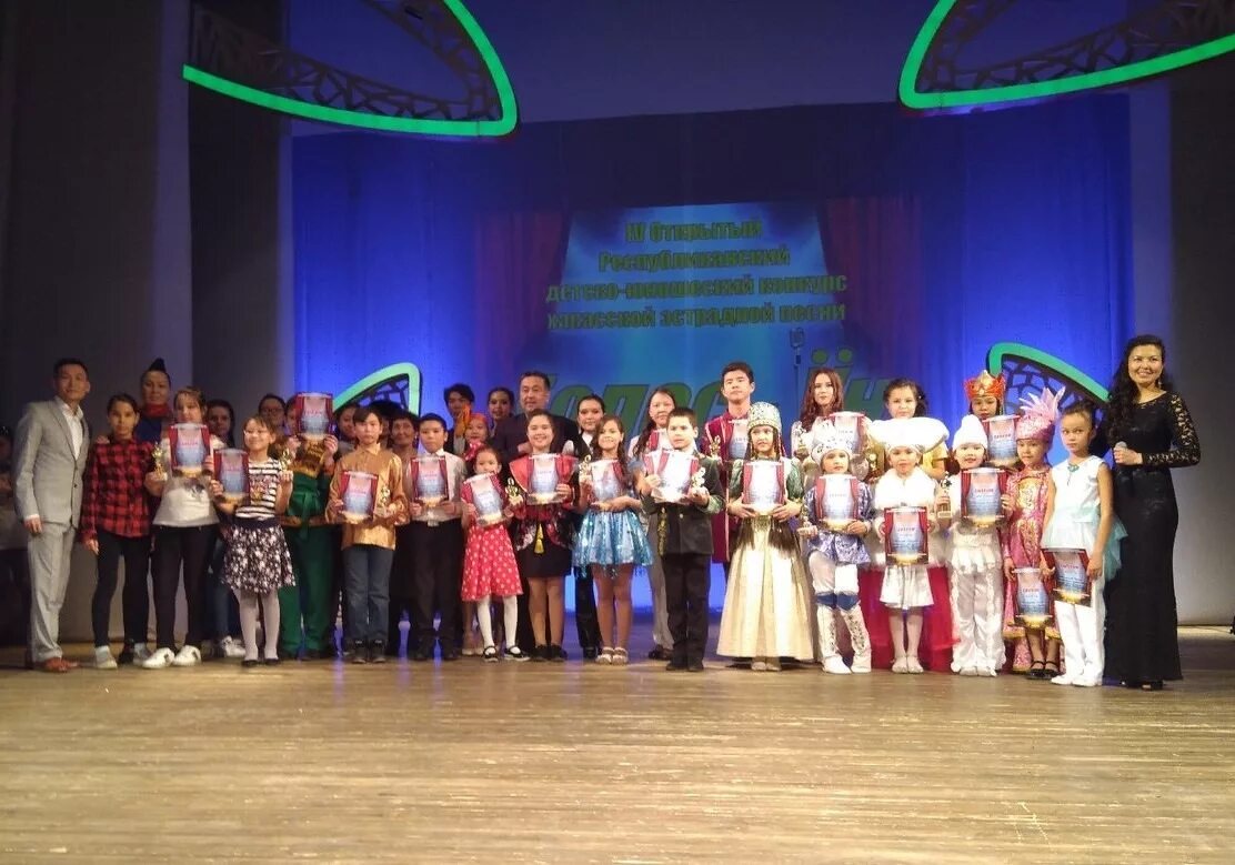 Конкурс хакасия. Конкурс хакасия. Горловое пение конкурс хакасия. Битва частушечников абакан картинка. Конкурс хакасия.