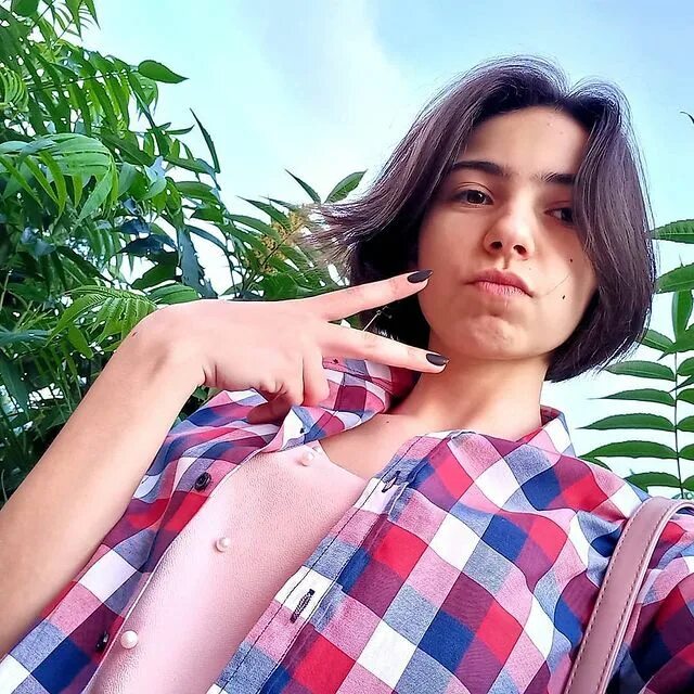 12 inst 12. 12 inst 12. красивое селфи с цветами. Meleshko. 12 inst 12.