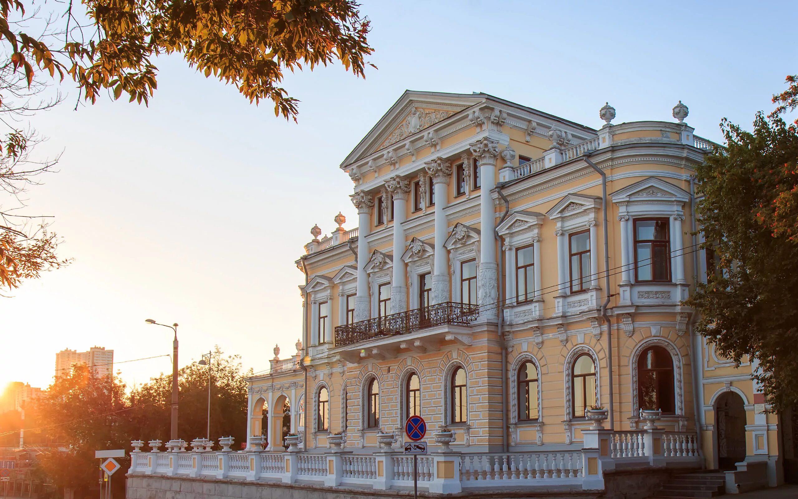 Памятники архитектуры в перми в перми. Архитектор пермского края. Особняк купцов тупицыных пермь. Архитектор пермского края. Дом грибушина пермь.
