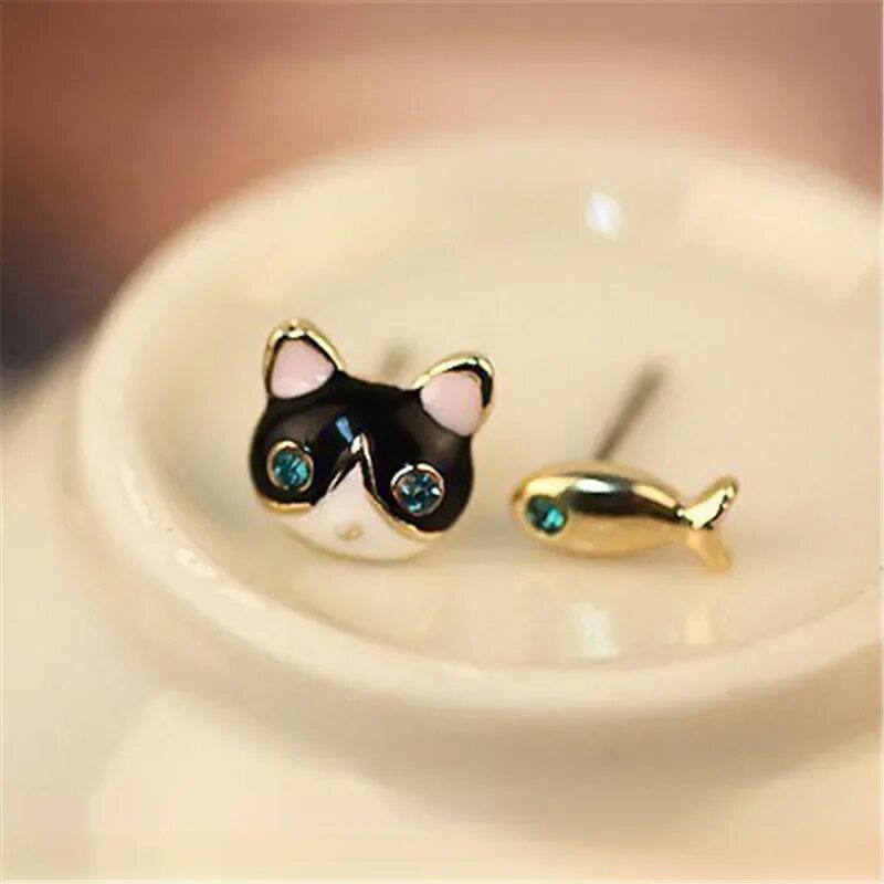 Серьги коты. Серьга кот. серёжки с котиками. серьги на котах. серьги кошки золото.